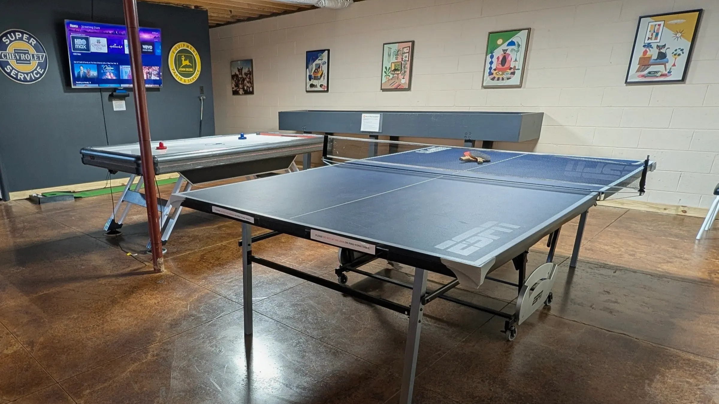 Game room with putting green and air hockey